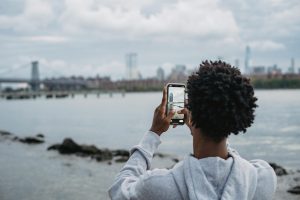 Picture frames rotating digital photo albums