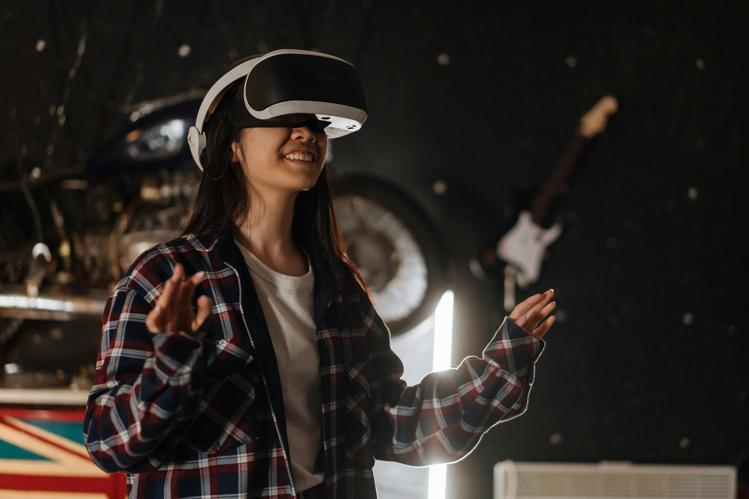Designing Immersive User Experiences with Mixed Reality