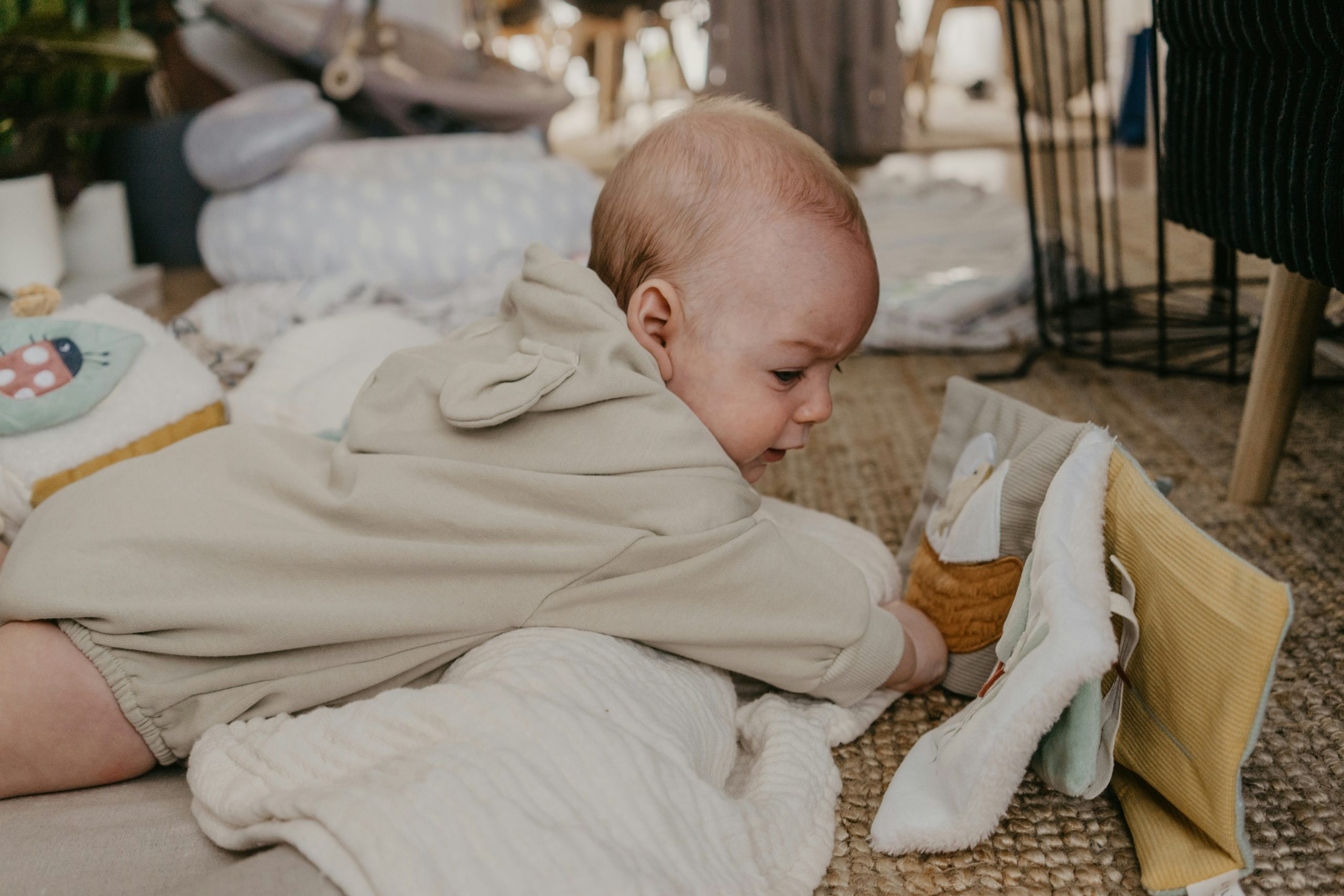 Baby cribs monitoring sleep and movement